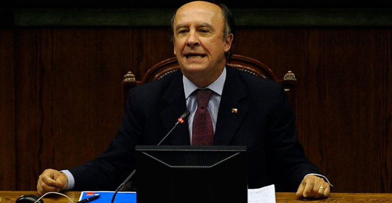 Polémica por becas del estado que fueron otorgadas a hijos de políticos