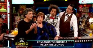 Conocidos asistentes al bar vuelven a tratar tema de parejas y arremeten contra el Bombo