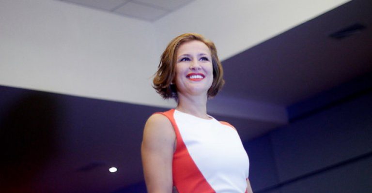 Sigrid Alegría se la juega con fonda propia para este 18