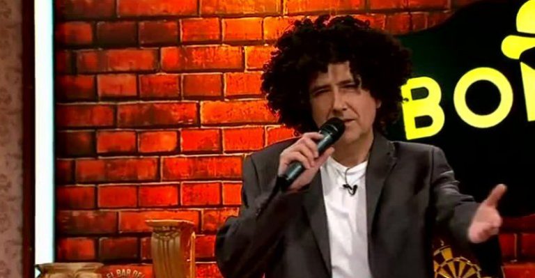 Gonzalo Ríos interpretó un tema de Ricardo Cocciante en el Bar del Bombo