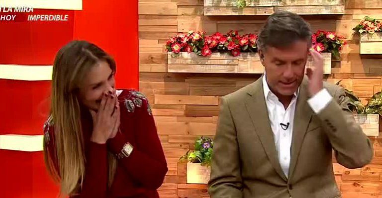 Felipe Vidal utiliza sus encantos para coquetearle a Carola de Moras - Parte 2