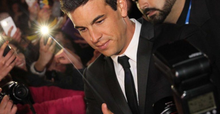 Alocada noche de fiesta de Mario Casas y el elenco de Los 33