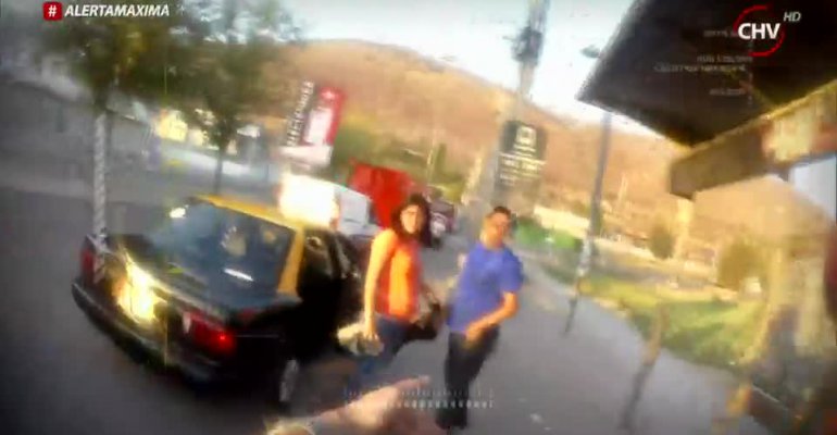 Pareja de delincuentes fue apresada en persecución policial tras robar tienda