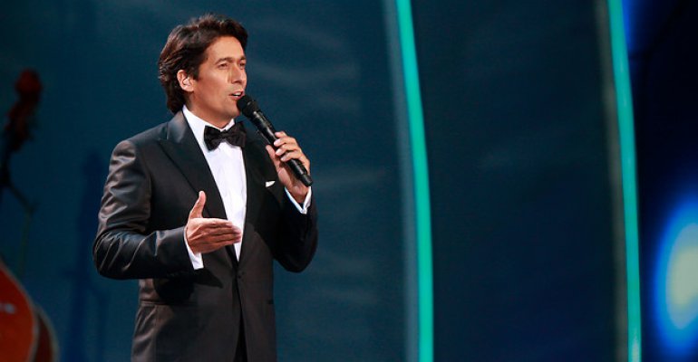 Rafael Araneda se lució en la TV mexicana tras hacer acrobacia en el caño