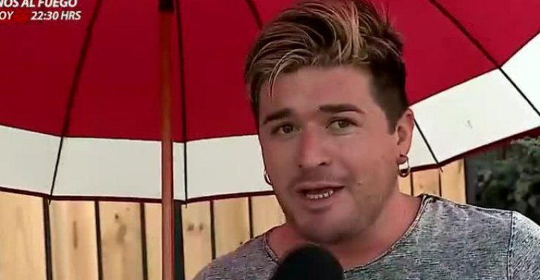 Junior Playboy sorprendió con su color de pelo