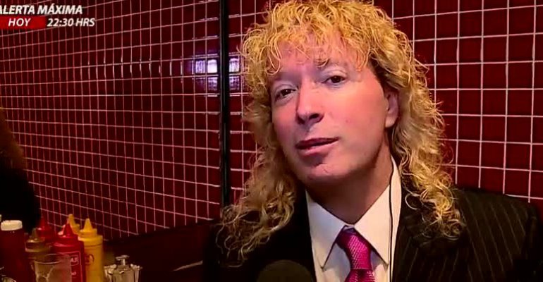 Leonardo Farkas en un día regaló mil completos y ayudó a varios chilenos