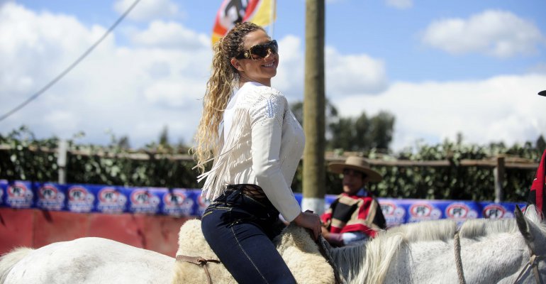 Luli remece la farándula con drástico cambio de estilo