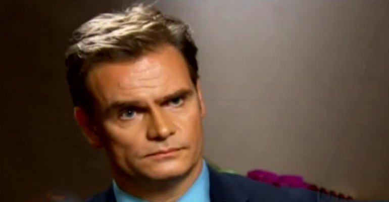 Amaro Gómez-Pablos se habría operado los párpados según especialistas