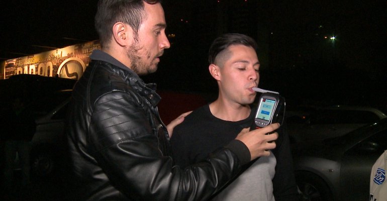 Padres preocupados quisieron confirmar si su hijo bebía alcohol al manejar - Parte 1