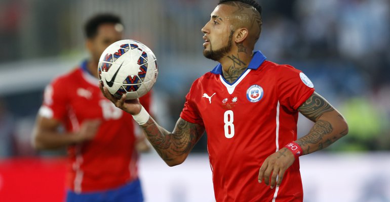 Arturo Vidal sorprendió con lanzamiento de aplicación móvil y venta de pulseras