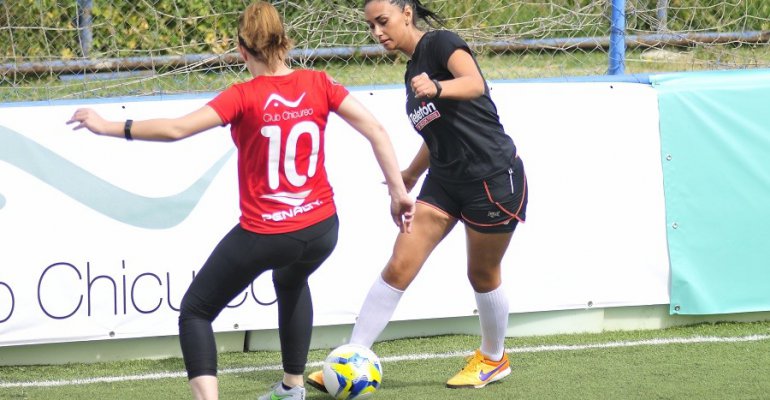 Pamela Díaz se lució en partido de la Teletón entre famosas y figuras de la política