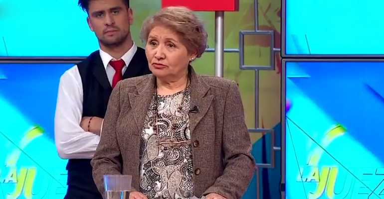 Clara quiere la ayuda de sus hermanas para sacar a su madre de la casa de una media hermana - Parte 1