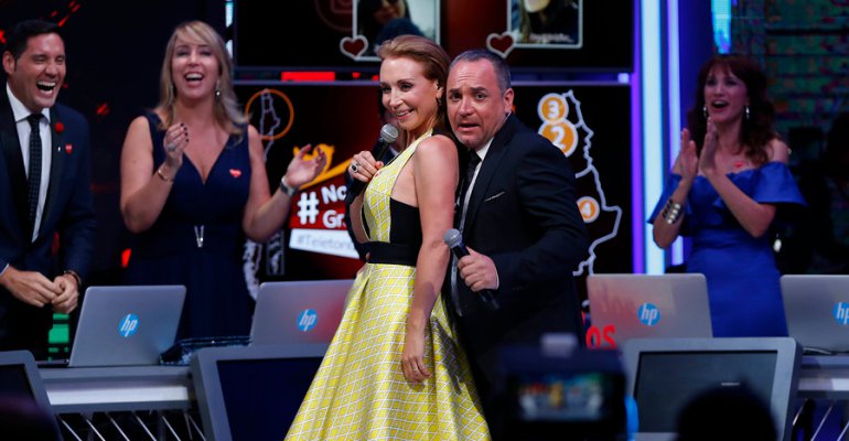 Don Francisco bromeó de buena gana a Luis Jara tras imitación de Stefan Kramer