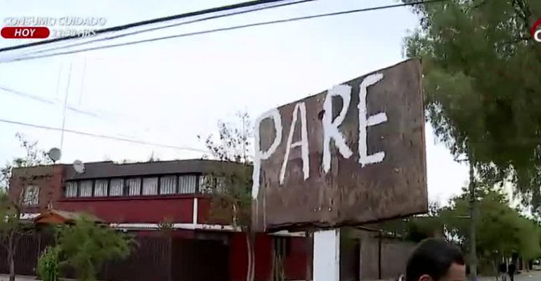 Vecinos de Cerro Navia tuvieron que hacer un disco pare de madera