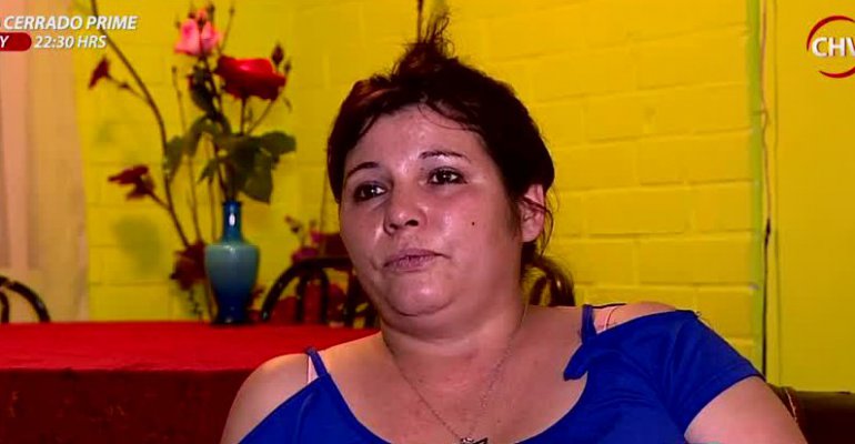 Madrastra tiene millonaria deuda por prestarle dinero a su hijastro