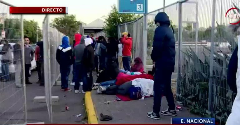 Pasan la noche en Estadio Nacional para conseguir entradas para show de la Teletón - Parte 2