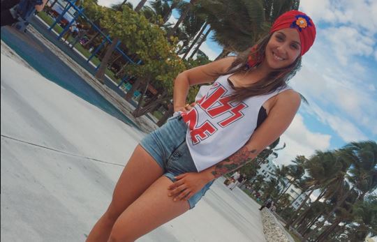 Denise Rosenthal compartió imagen luciendo diminuto bikini