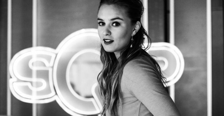 Kika Silva deslumbró con diminuto bikini en el tobogán más largo de Chile