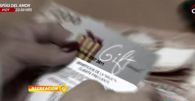 Elegante ejecutiva de casa comercial estafó con $300 millones en “Gift Card”