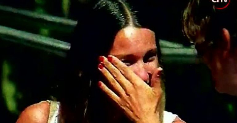 Pampita lloró desconsolada tras ver a Benjamín Vicuña en fiesta escolar de uno de sus hijos