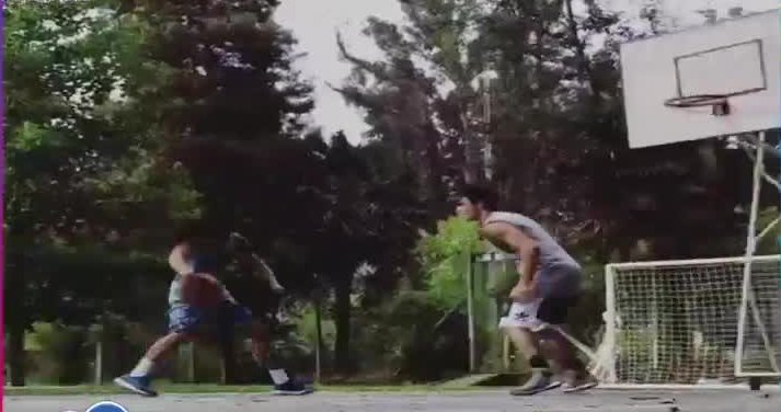 Augusto Schuster y Chapu sorprendieron con duelo de básquetbol