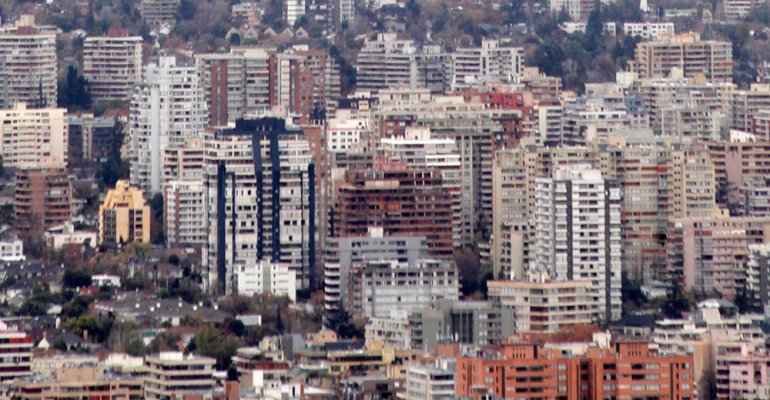 Cuatro edificios inician búsqueda de posible francotirador que dispara a sus ventanas
