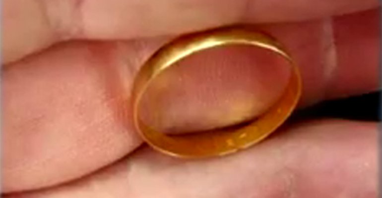 Buscan a dueño de argolla de matrimonio encontrada en servicentro