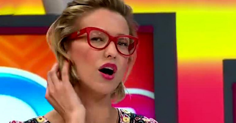 Claudia Schmitd aceptó reto de Vesta Lugg y perreó hasta el suelo