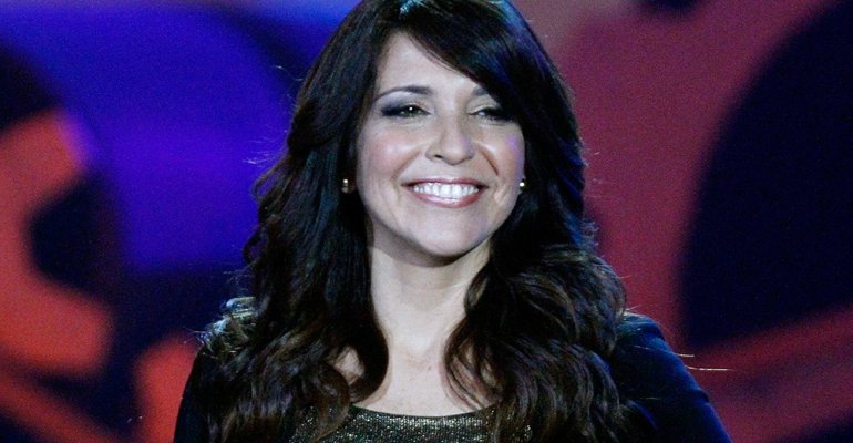 Karla Constant reveló sus 8 meses de embarazo con foto en la playa