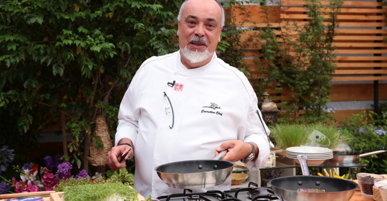 Chef Maurelli de Pesadilla en la Cocina enseñó a preparar corvina - Parte 1