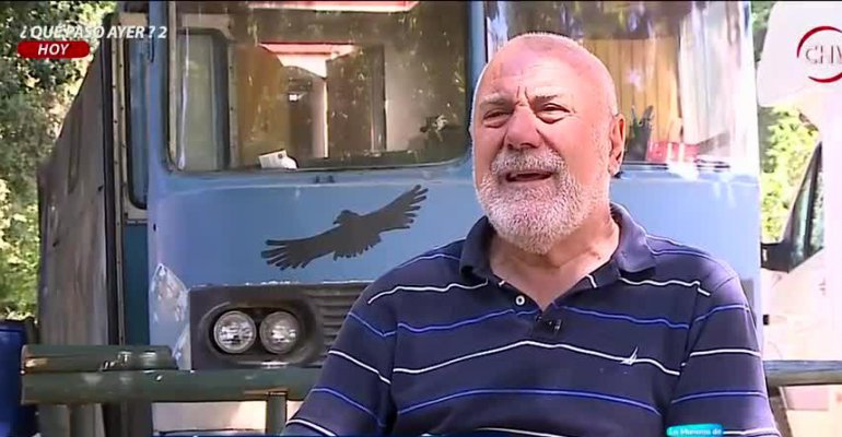 La increíble historia del hombre que vive en micro a los pies del cerro - Parte 1