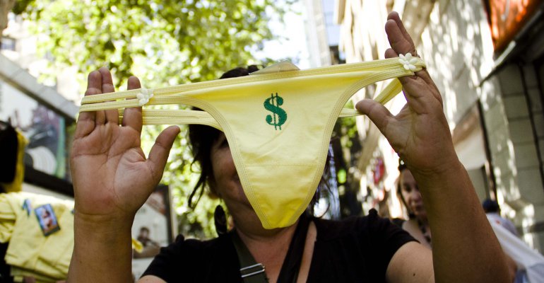 Mujer fue condenada por esconder dinero entre sus glúteos