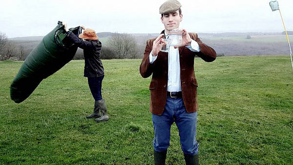 Jóvenes británicos venden frascos con aire puro a 115 dólares