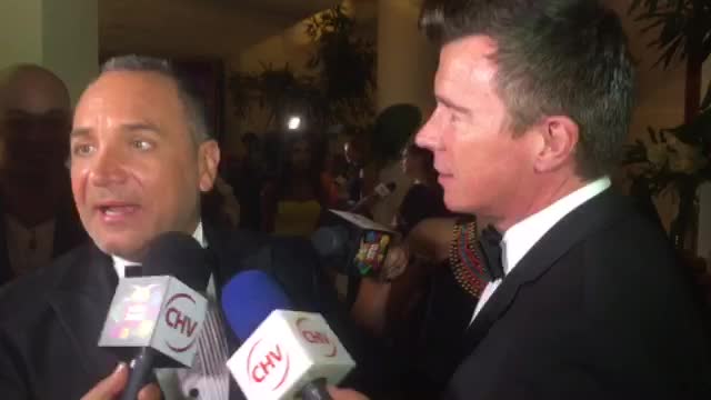 Lucho Jara habla EN INGLÉS con Rick Astley