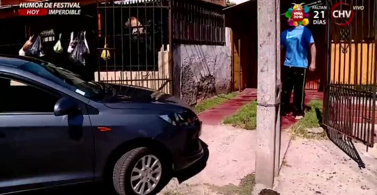 Vecino de El Bosque pide que le quiten un poste que está frente a su portón