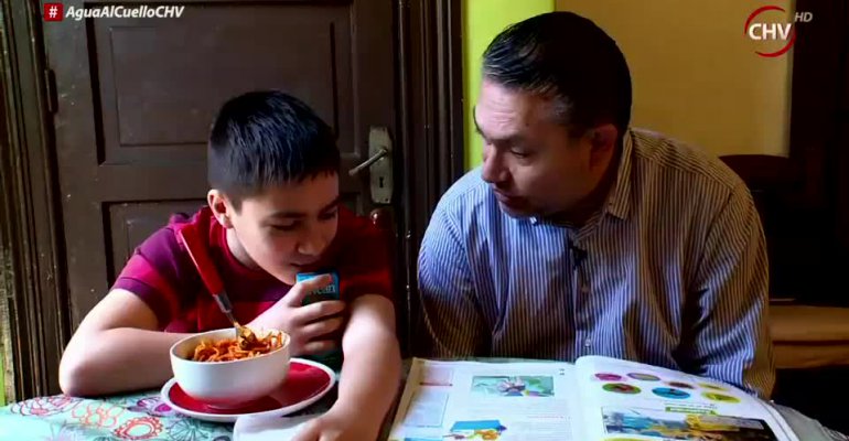 Mira un avance del próximo capítulo de Con el Agua al Cuello