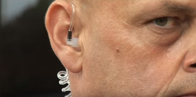 Ex PDI se ofrecen de guardaespaldas para ir al banco