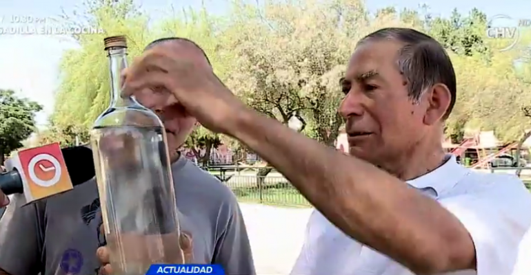 Hombre asegura que tiene el Agua de la Vida