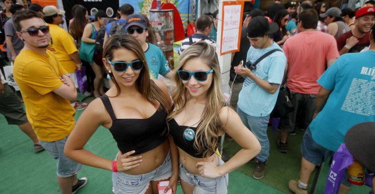 Ministra de Minería quiere eliminar a promotoras de Expomin 2016