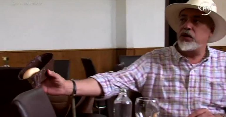 El chef Maurelli se encontró una polilla en el pan de un restaurant