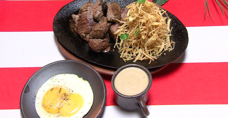 Receta Lomo a lo pobre Pan y Teatro | Restaurant Pan y Teatro