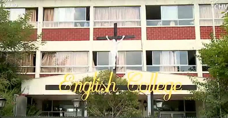 Colegio pidió certificado de credo para eximir a alumnos