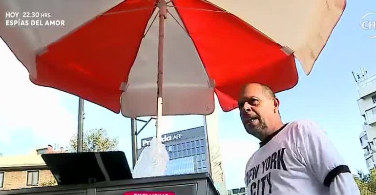 El conejo volvió a probar suerte a Chile con su carro de maní