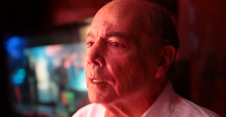 Ronco Retes fue paparazzeado vendiendo anteojos en la calle - Parte 2