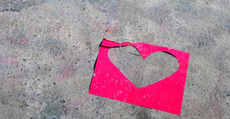 Chilenas están en el top 3 de la infidelidad virtual