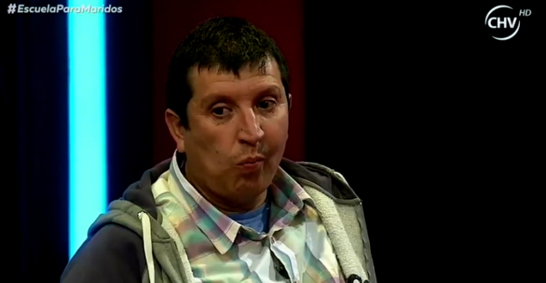 Freddy fue sorprendido mirando más de la cuenta en la sala de recreación