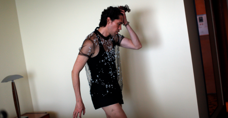 Desalojan y embargan a padres de Di Mondo