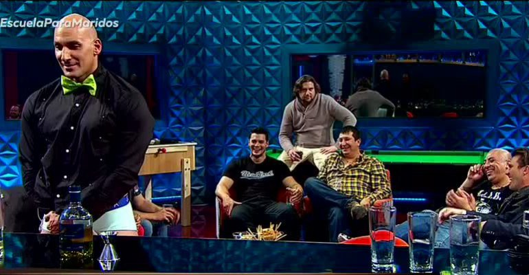 Pichulotote les enseñó a los estudiantes a mover el trasero