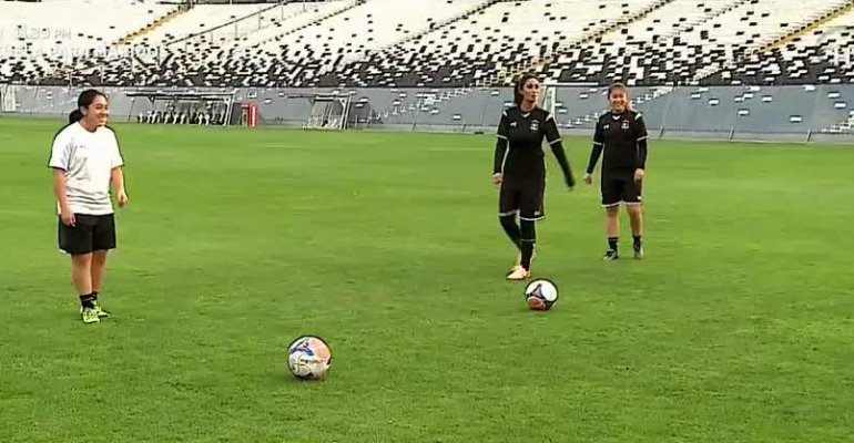 Pamela Díaz jugó con equipo de futbol femenino de Colo Colo