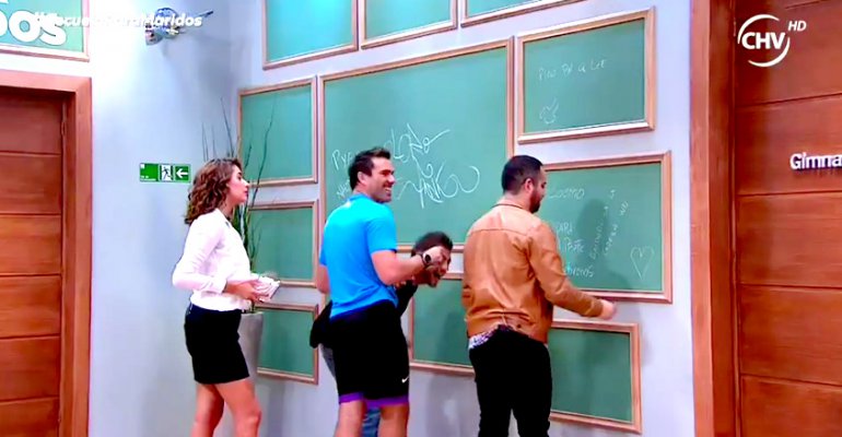 Pal que lee: el vulgar mensaje en la pizarra de Escuela Para Maridos